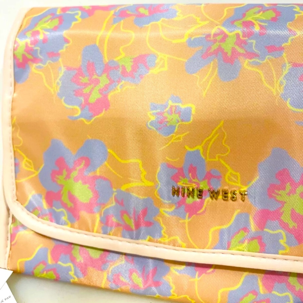 Nine West Hanging Travel Organizer Tri-Fold Hibiscus Floral Vacation Pouch NEW